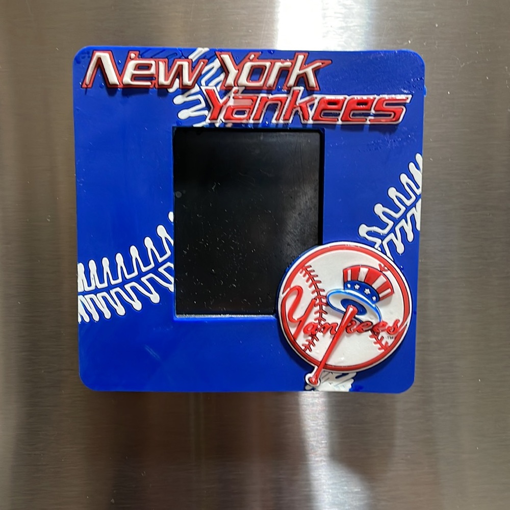 NEW YORK YANKEES 3D VINYL REFRIGERATOR PHOT MAGNET